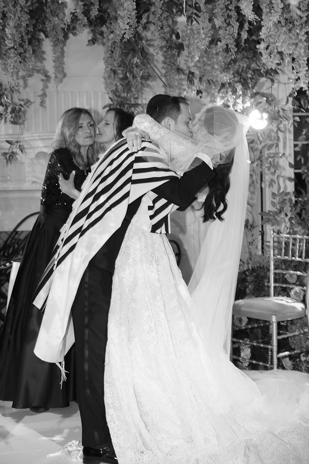 Sydney & Chaim wedding, photographed by Daria for Motion of Time